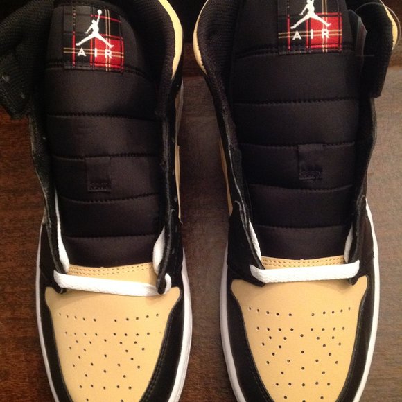 Air Jordan 1 Mid SE Men's Black/Sesame/Red Sneakers - USA Size:11 - New in Box - Picture 2 of 15